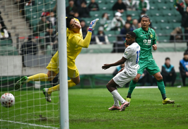 国足FIFA系列赛首秀遇世界杯新军 邵佳一迎正式执教首战 国足FIFA系列赛首秀遇世界杯新军 邵佳一迎正式执教首战