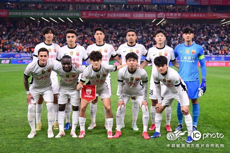 青岛海牛3-1上海海港:吾米提江染红致十人作战,刘祝润中柱难挽败局 青岛海牛3-1上海海港:吾米提江染红致十人作战,刘祝润中柱难挽败局