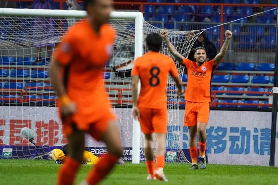 双线7场6胜1平,云南玉昆主场2-1逆转河南队升至中超第六 双线7场6胜1平,云南玉昆主场2-1逆转河南队升至中超第六