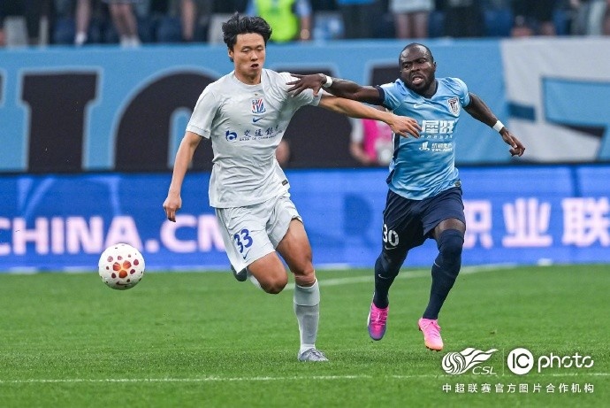 上海申花客场4-1逆转大连英博，拉唐独中两元