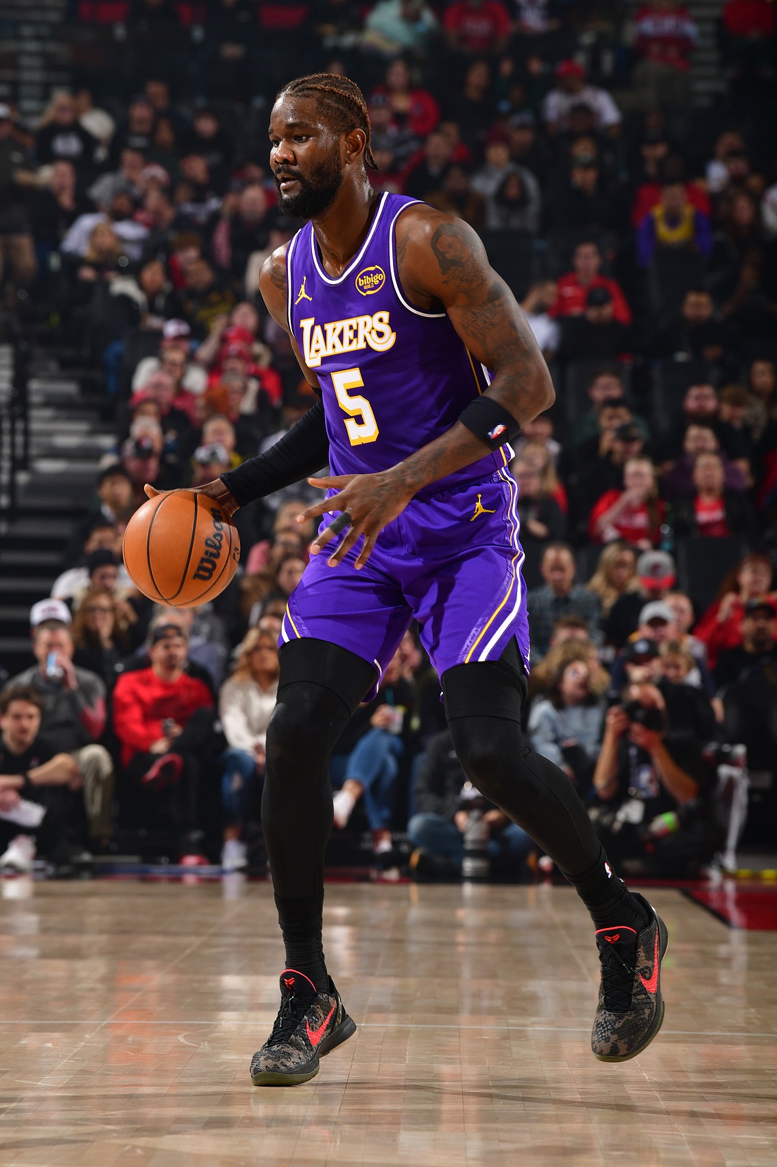 艾顿敲定执行810万球员选项 留守湖人一年