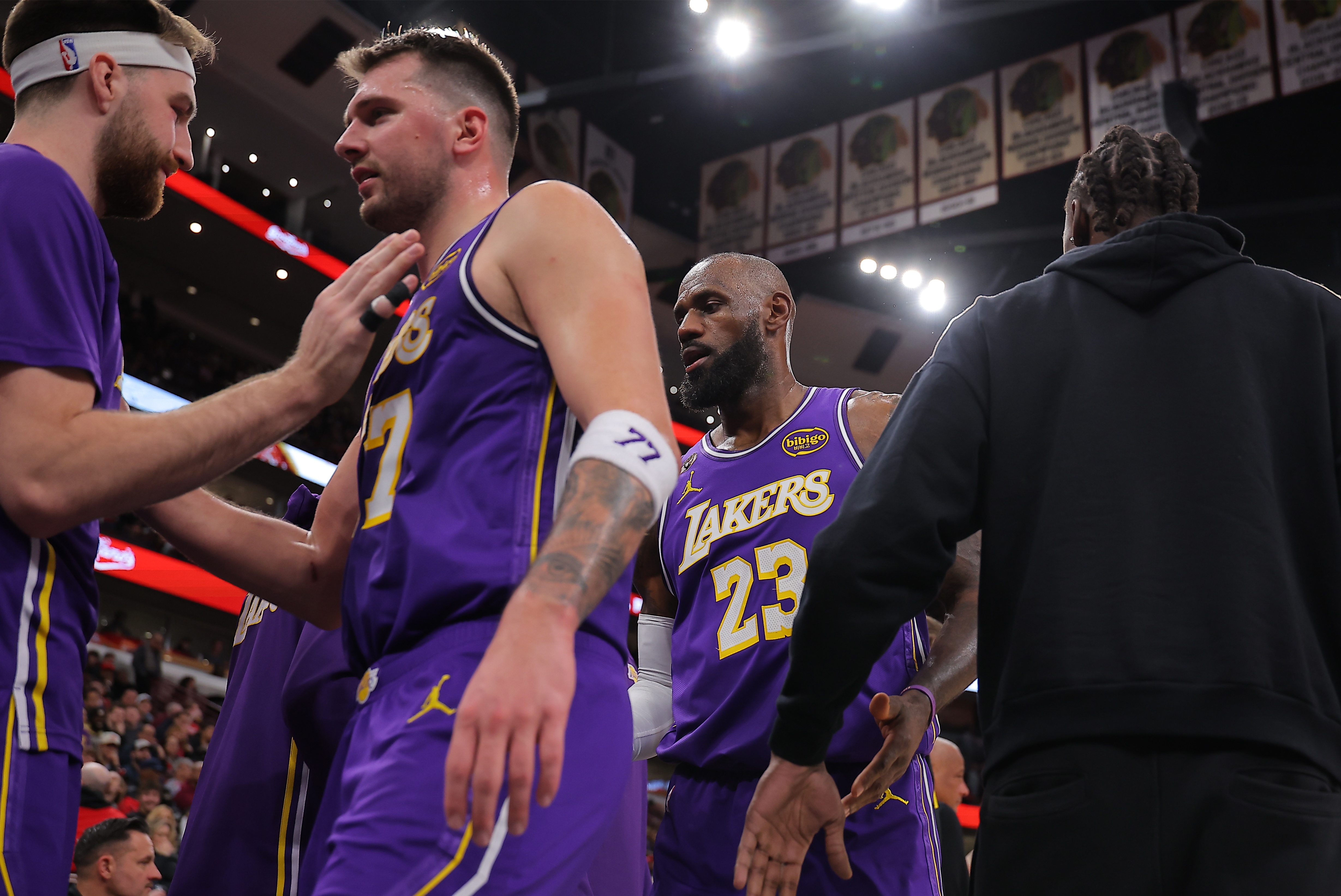 ESPN名记:詹姆斯先于湖人动手,主动离队避被清洗 ESPN名记:詹姆斯先于湖人动手,主动离队避被清洗