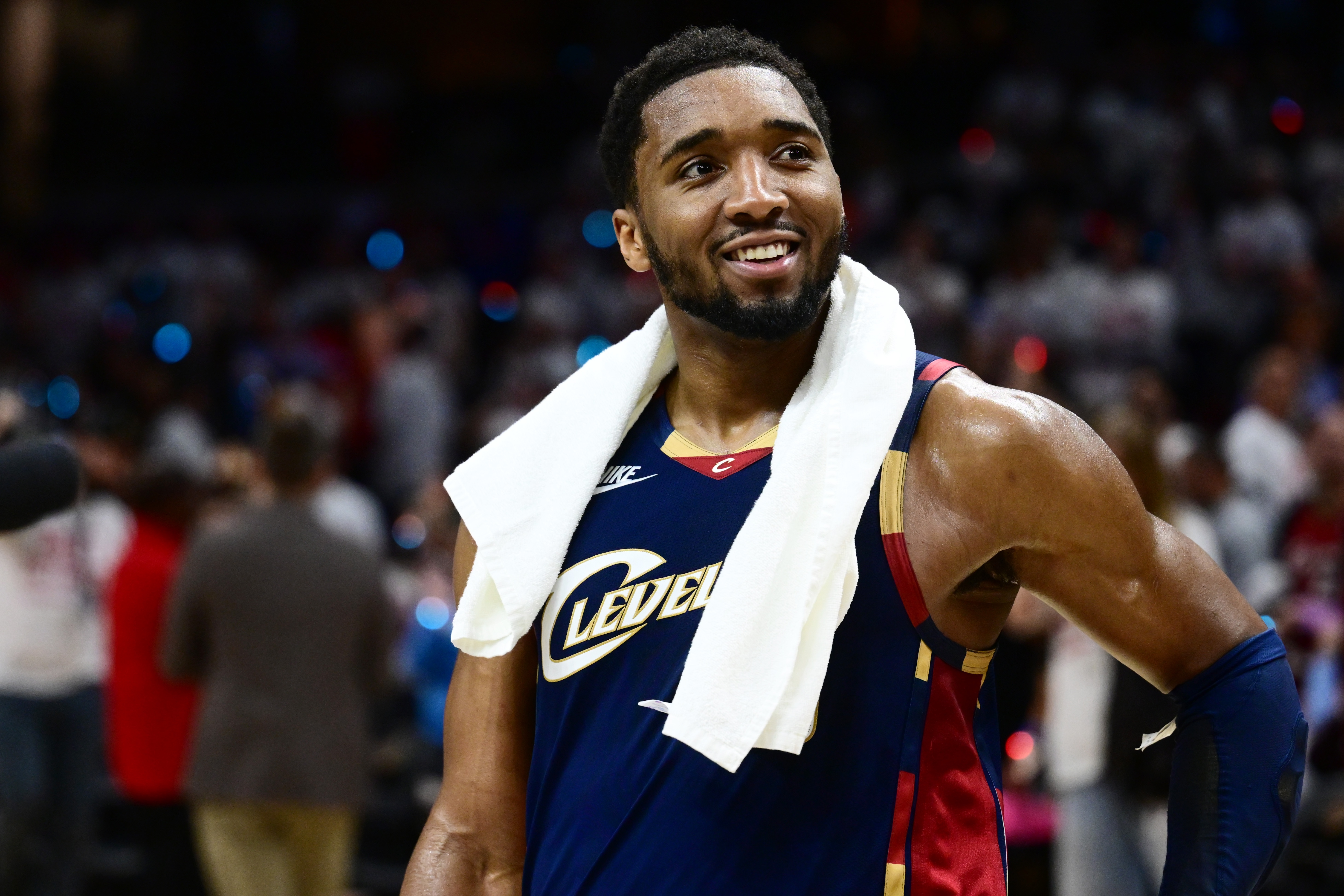 米切尔4年2.73亿续约评级B- 骑士豪赌二线球星上限 米切尔4年2.73亿续约评级B- 骑士豪赌二线球星上限