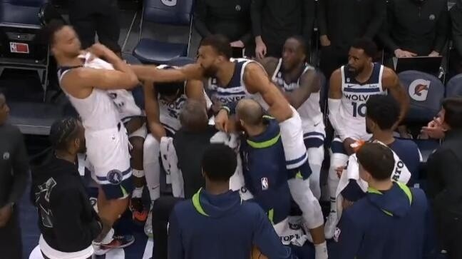 热火内讧升级:阿德巴约训练场挥拳击中希罗面部,NBA队友反目史再添新案例 热火内讧升级:阿德巴约训练场挥拳击中希罗面部,NBA队友反目史再添新案例
