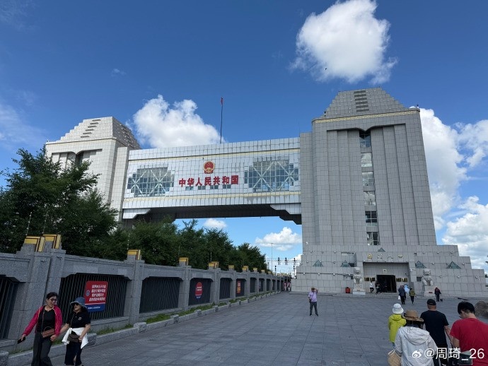 周琦度假晒照：百年满洲里，上季季后赛盖帽2.1次