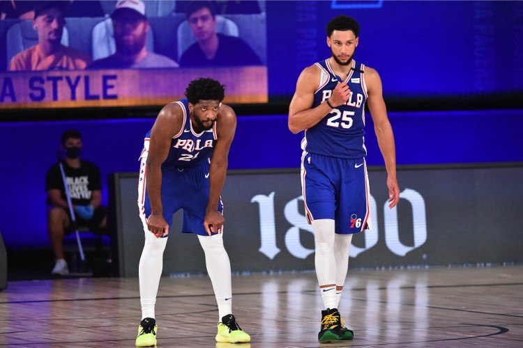 阿德巴约训练场挥拳希罗，盘点NBA史上十大队友反目事件