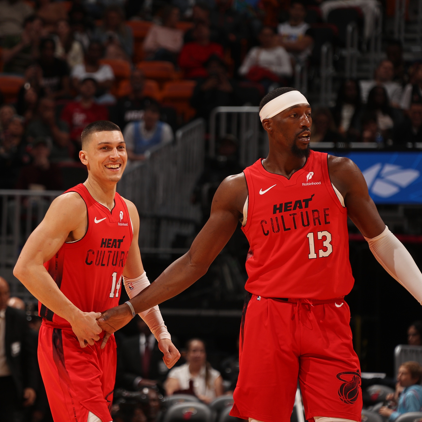 阿德巴约训练场挥拳希罗，盘点NBA史上十大队友反目事件