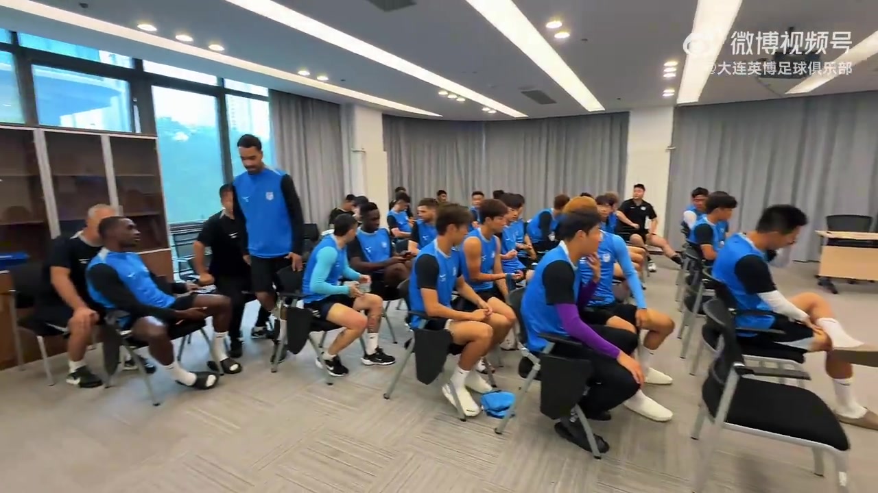 德尔加多租借英博，身披9号用中文喊大连加油