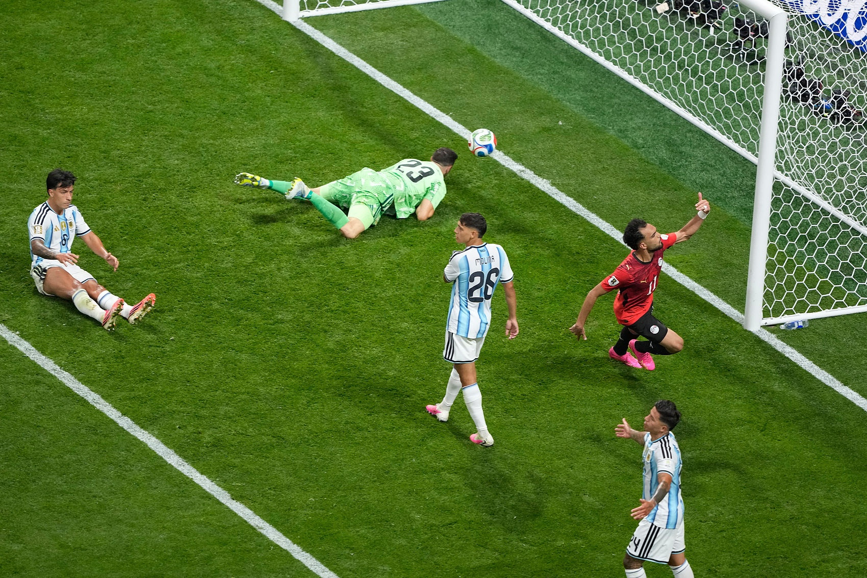 FIFA遭炮轰：C罗巴洛贡逃禁赛、阿根廷受益、特朗普获奖