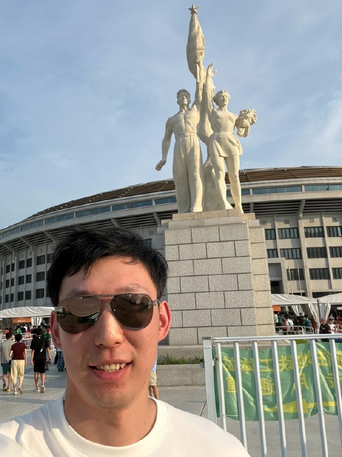 周琦工体观战国安:三里屯打卡 周琦工体观战国安:三里屯打卡