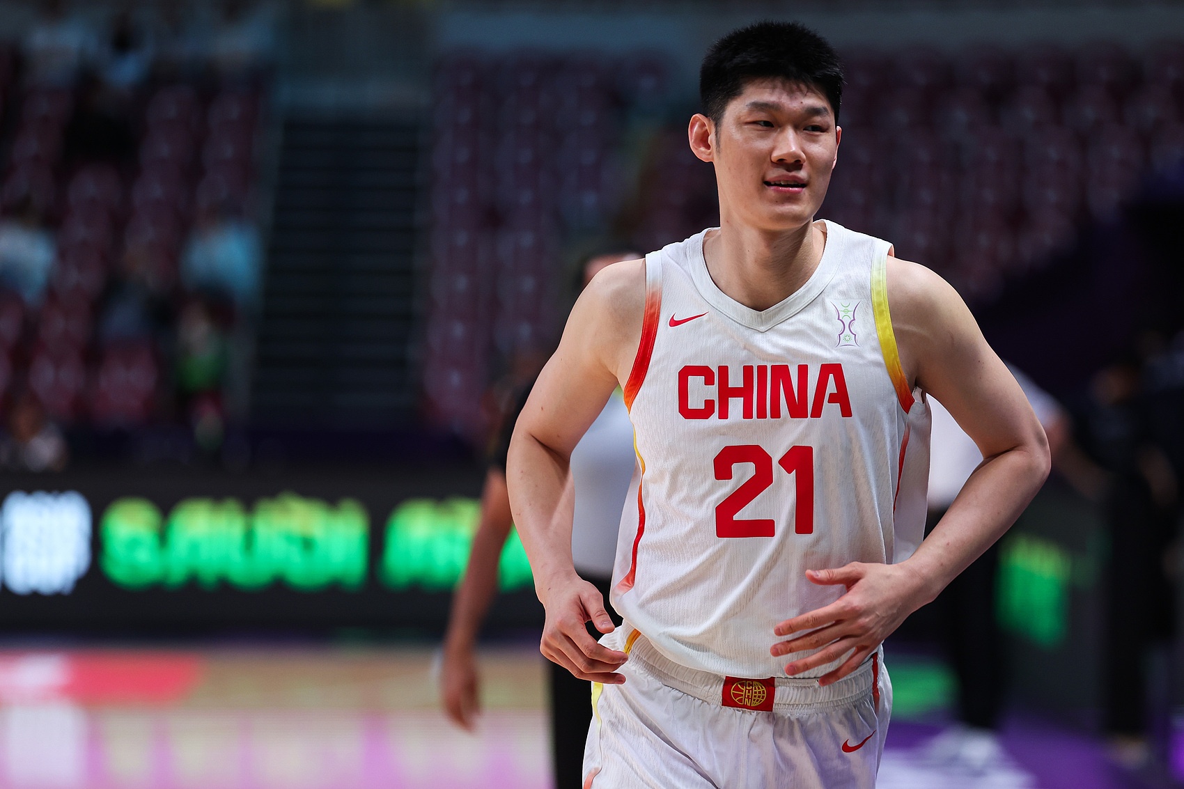 郭艾伦:中国男篮防守沉退太僵化,胡金秋能换防所有位置 郭艾伦:中国男篮防守沉退太僵化,胡金秋能换防所有位置