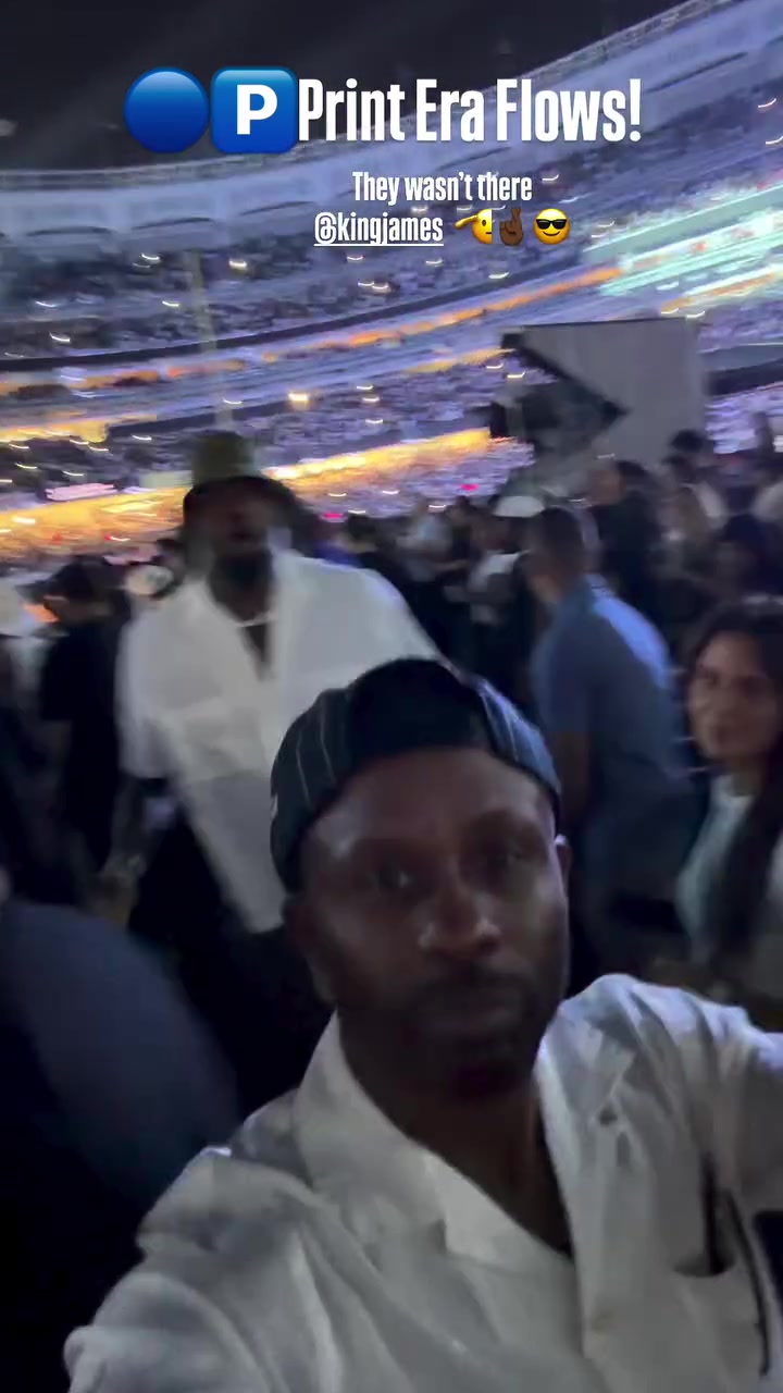詹姆斯塔图姆内场同坐 米切尔独守看台