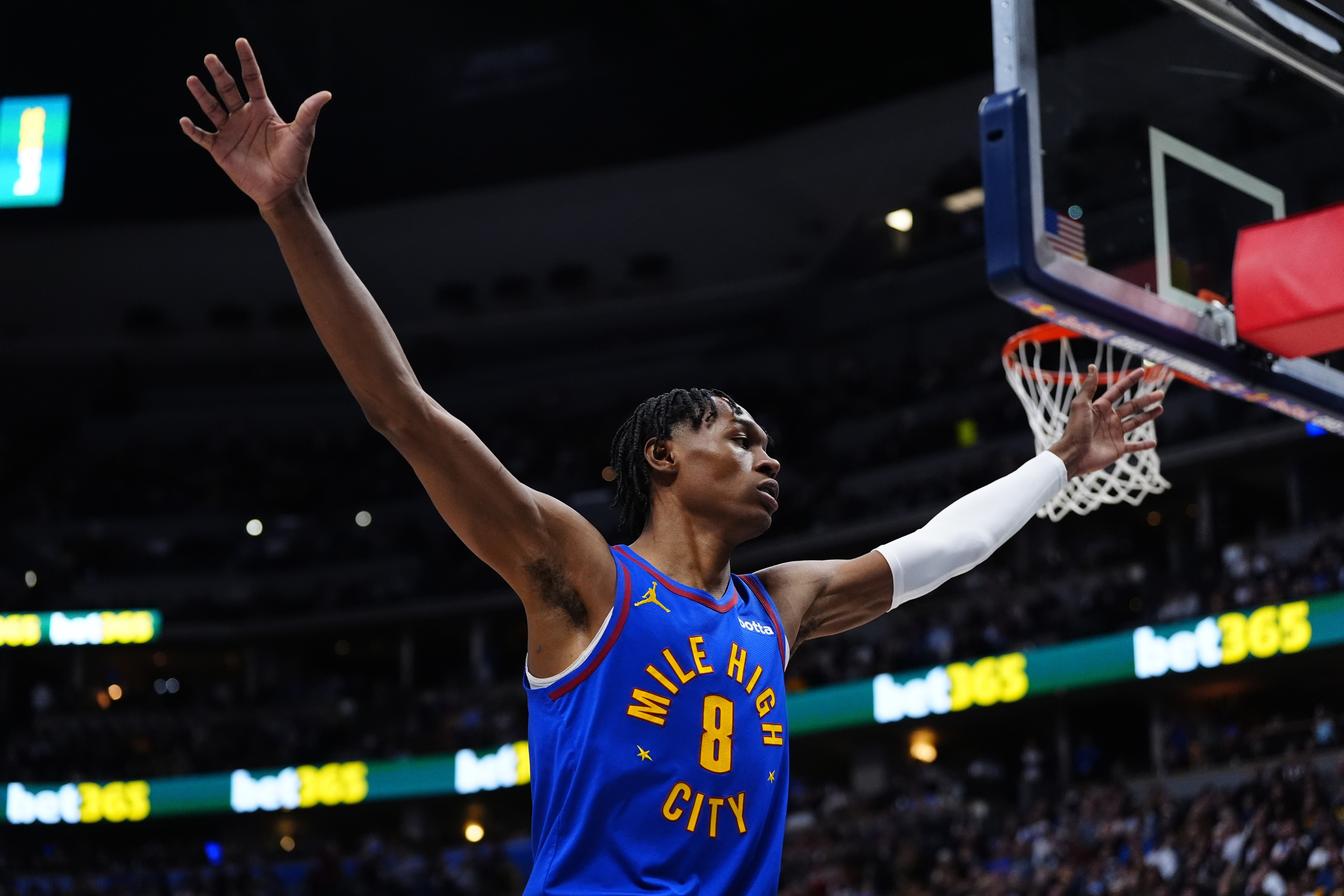 休赛期最后风暴:湖人侧翼困局与雷霆税线悬案 休赛期最后风暴:湖人侧翼困局与雷霆税线悬案