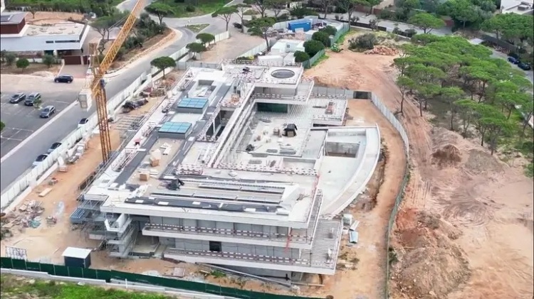 C罗3500万欧豪宅三年竣工,假期远离利雅得胜利财务危机 C罗3500万欧豪宅三年竣工,假期远离利雅得胜利财务危机