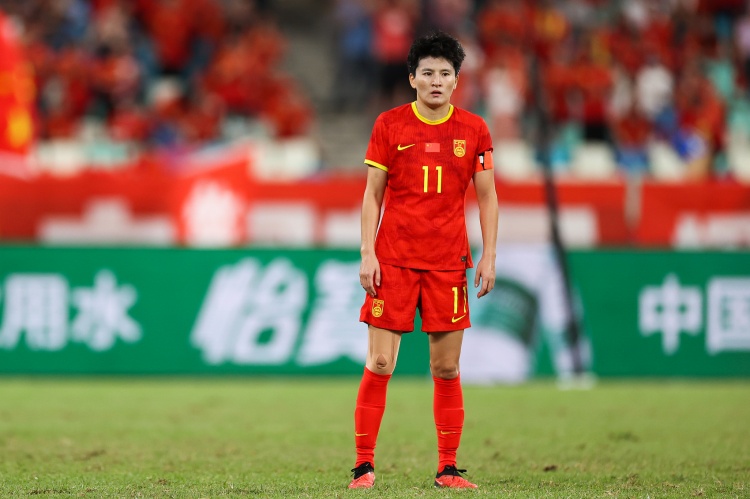 王珊珊专栏:41岁C罗自律标杆 凯恩哈兰德定义现代9号
