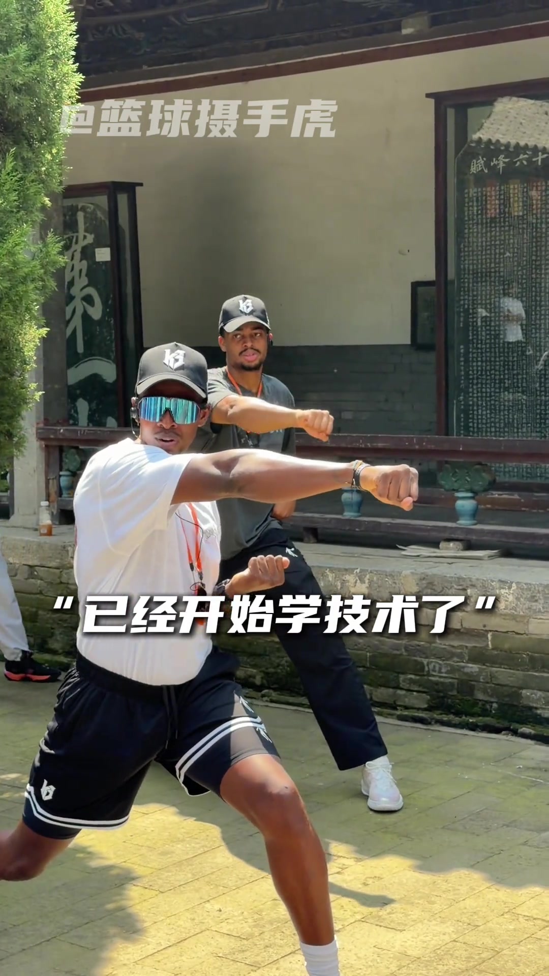 凯尔登·约翰逊少林寺进修获封“凯僧”