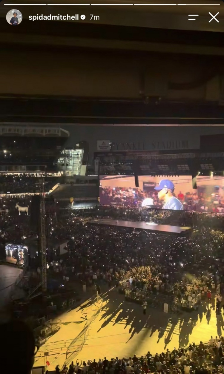 詹姆斯塔图姆内场看Jay-Z 米切尔独坐上层看台 詹姆斯塔图姆内场看Jay-Z 米切尔独坐上层看台
