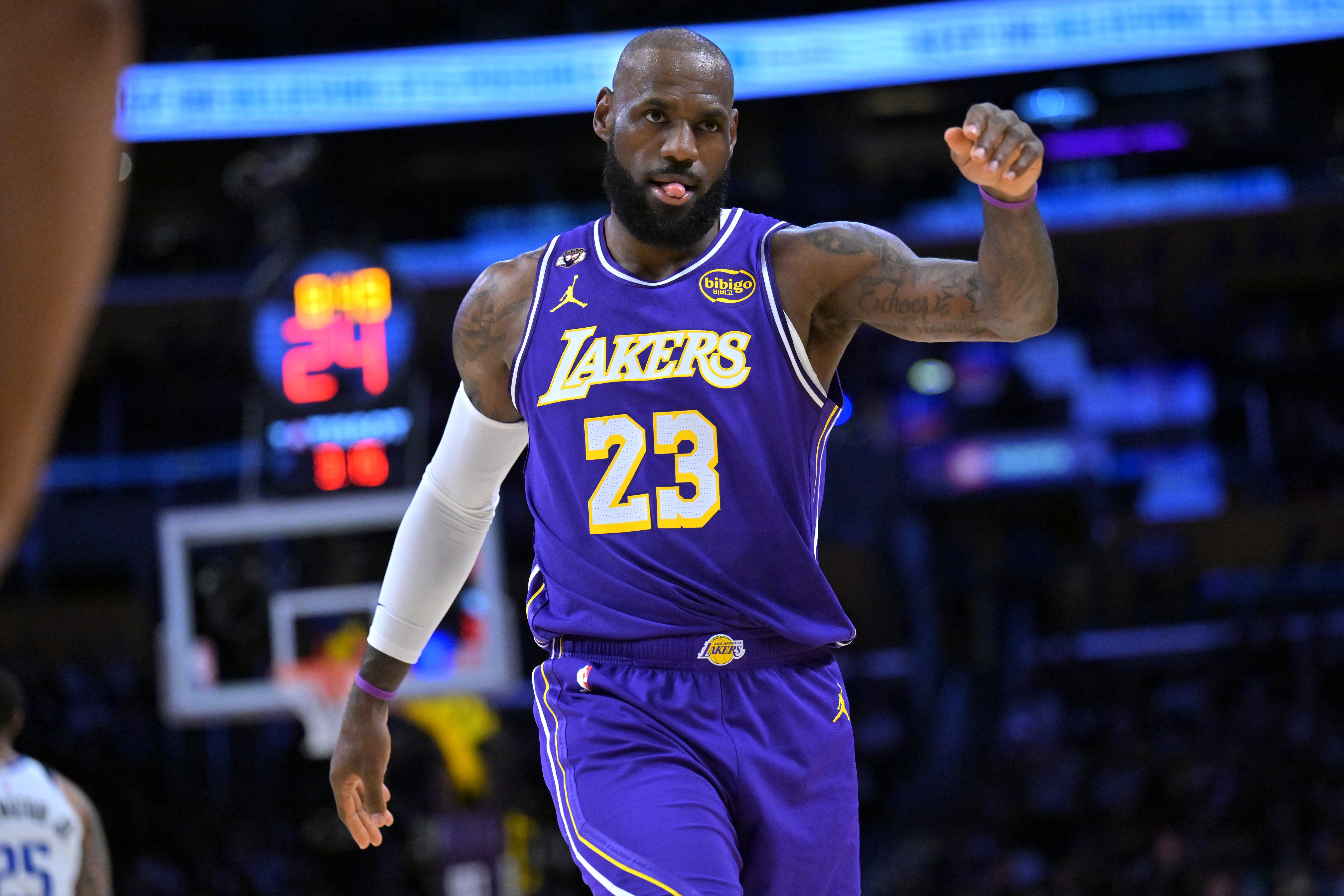 帕金斯:勒布朗仍是NBA最有权势的人 全联盟都在等他做决定 帕金斯:勒布朗仍是NBA最有权势的人 全联盟都在等他做决定