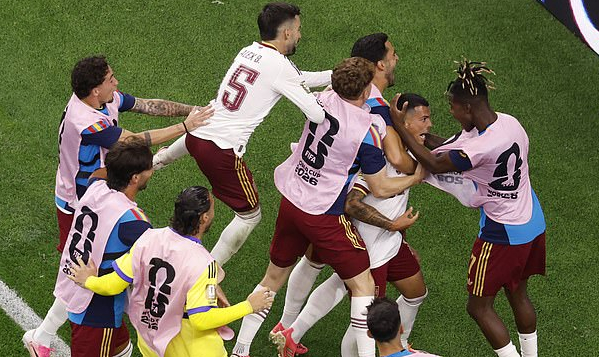 法国0-2西班牙:心理崩塌,三届大赛半决赛遭同一克星三杀 法国0-2西班牙:心理崩塌,三届大赛半决赛遭同一克星三杀