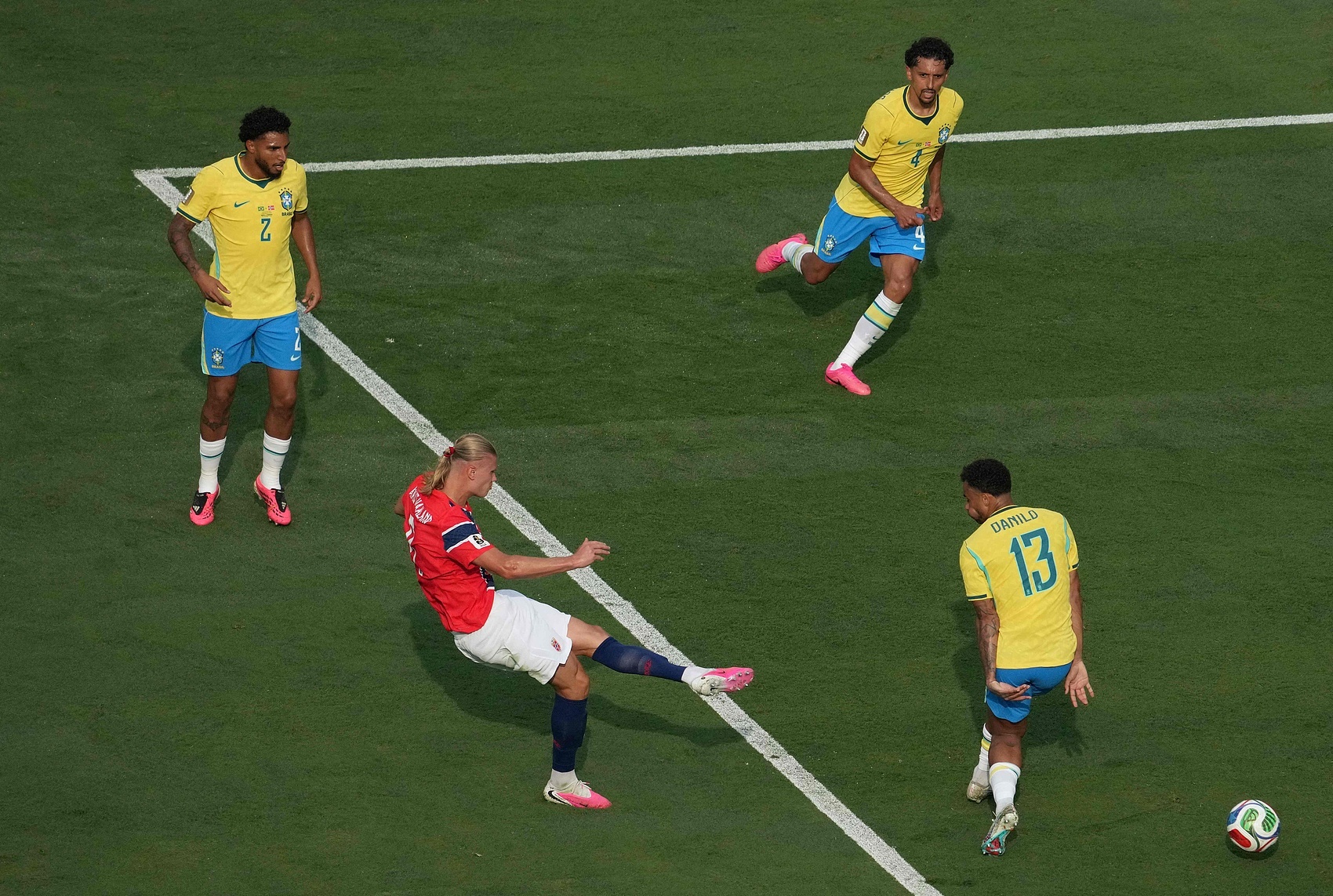 FIFA官方公布世界杯最佳进球12候选：费兰决赛绝杀领衔，梅西姆巴佩在列