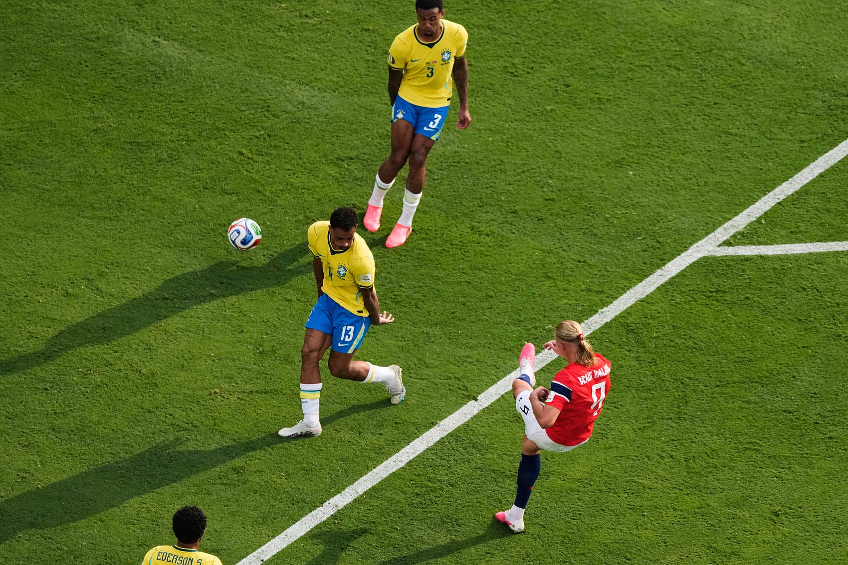 FIFA官方公布世界杯最佳进球12候选：费兰决赛绝杀领衔，梅西姆巴佩在列