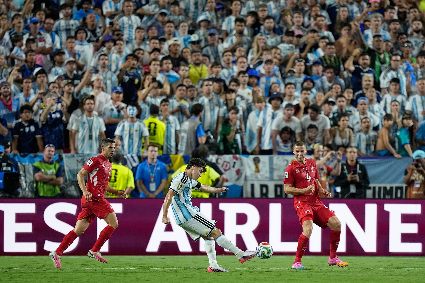FIFA官方公布世界杯最佳进球12候选：费兰决赛绝杀领衔，梅西姆巴佩在列