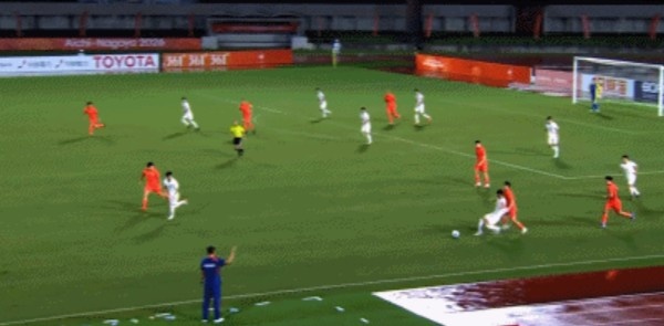 半场-U23国足1-1朝鲜U23 张玉宁头球破门吴曦献助攻毛伟杰染黄 半场-U23国足1-1朝鲜U23 张玉宁头球破门吴曦献助攻毛伟杰染黄