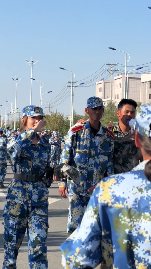 真的像！军训小哥因神似科比走红 网友：老师点名都得喊“曼巴”