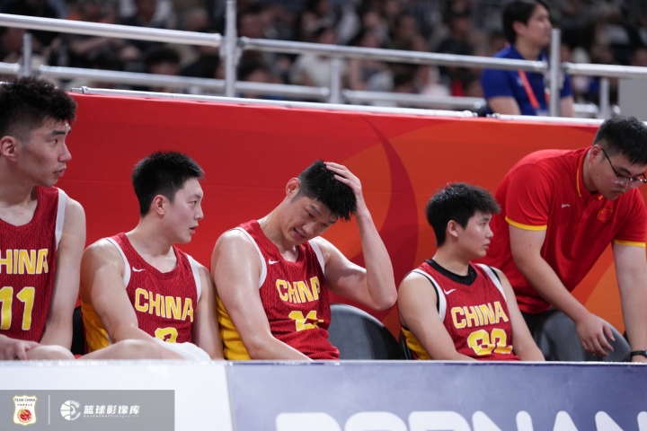 媒体人:中国男篮抗压能力很弱 顺风一拥而上&逆风雪中送炭的人少 媒体人:中国男篮抗压能力很弱 顺风一拥而上&逆风雪中送炭的人少