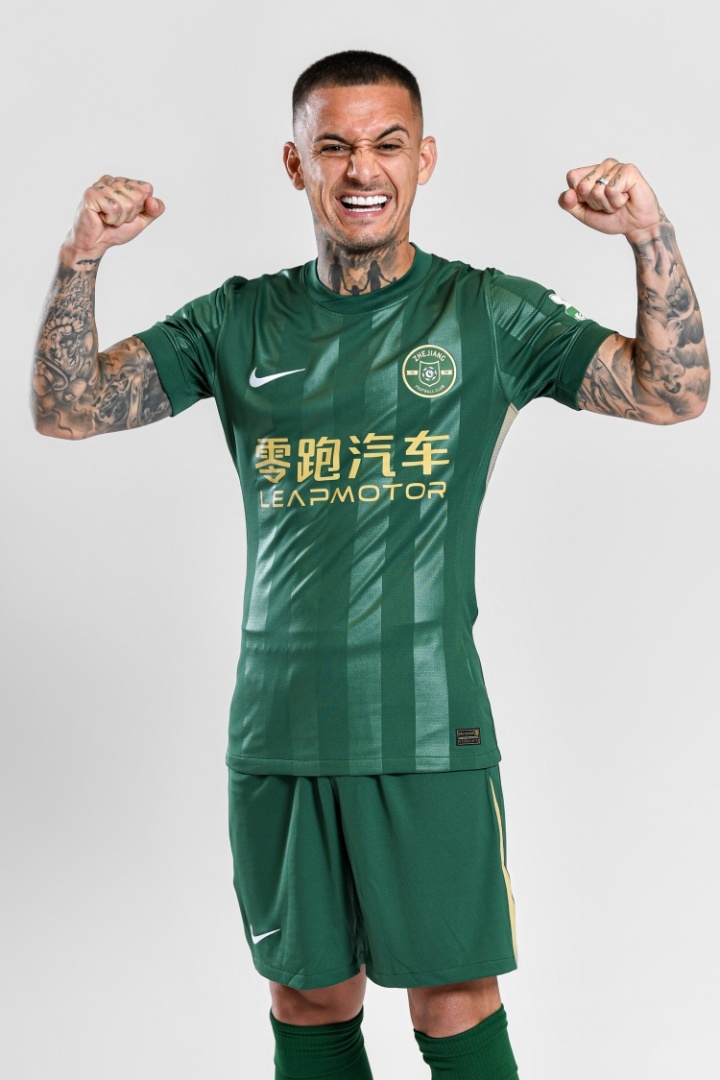 米特里策:我和浙江队还有合同在身不会离开,在这里过的很开心 米特里策:我和浙江队还有合同在身不会离开,在这里过的很开心