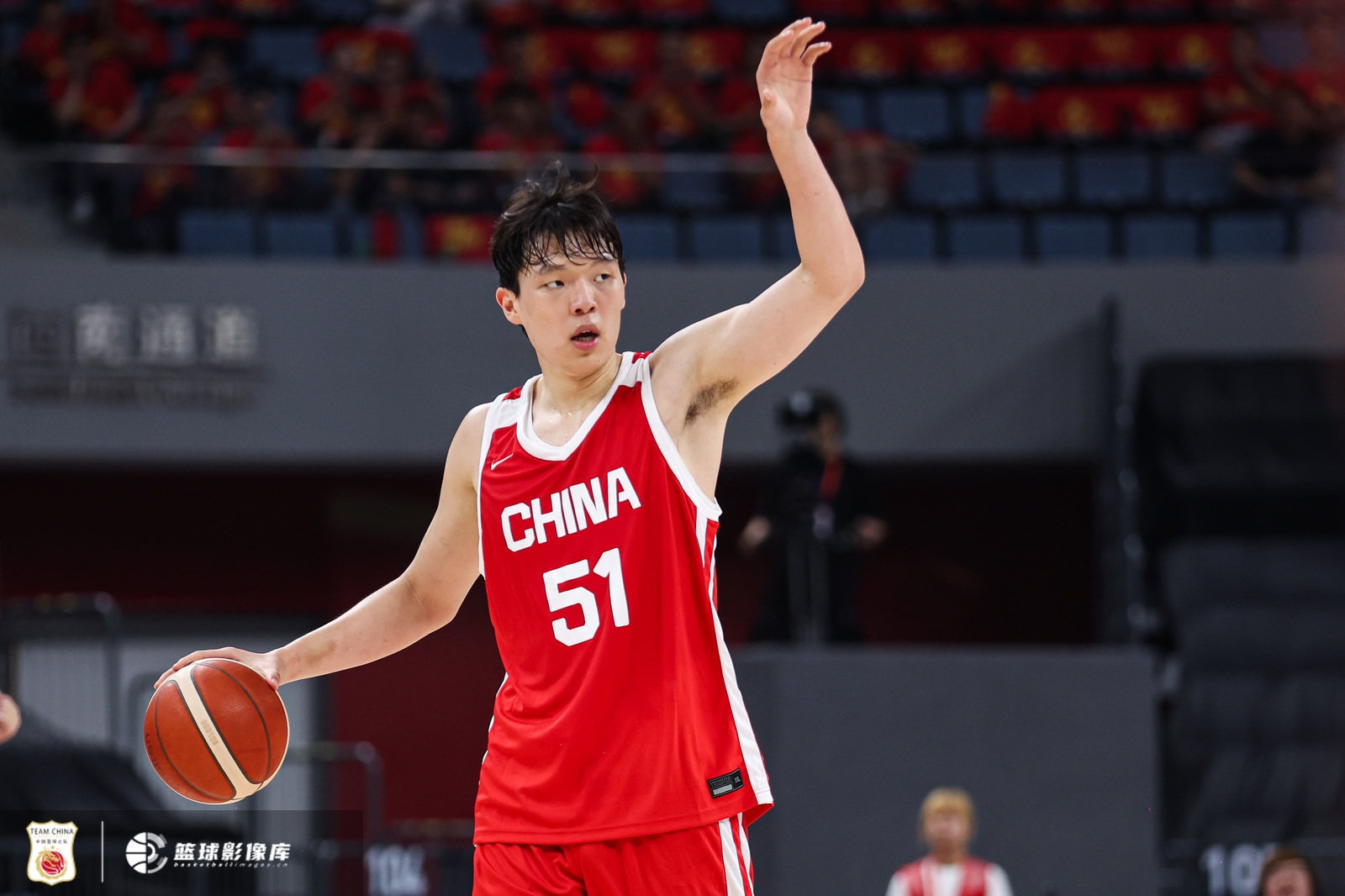 媒体人:国内仅韩登与刘维伟能用好杨瀚森高位发牌 媒体人:国内仅韩登与刘维伟能用好杨瀚森高位发牌