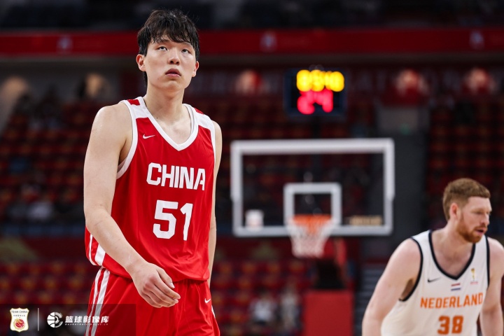 杨瀚森融入难题：策应上限能否打破外线主导惯性